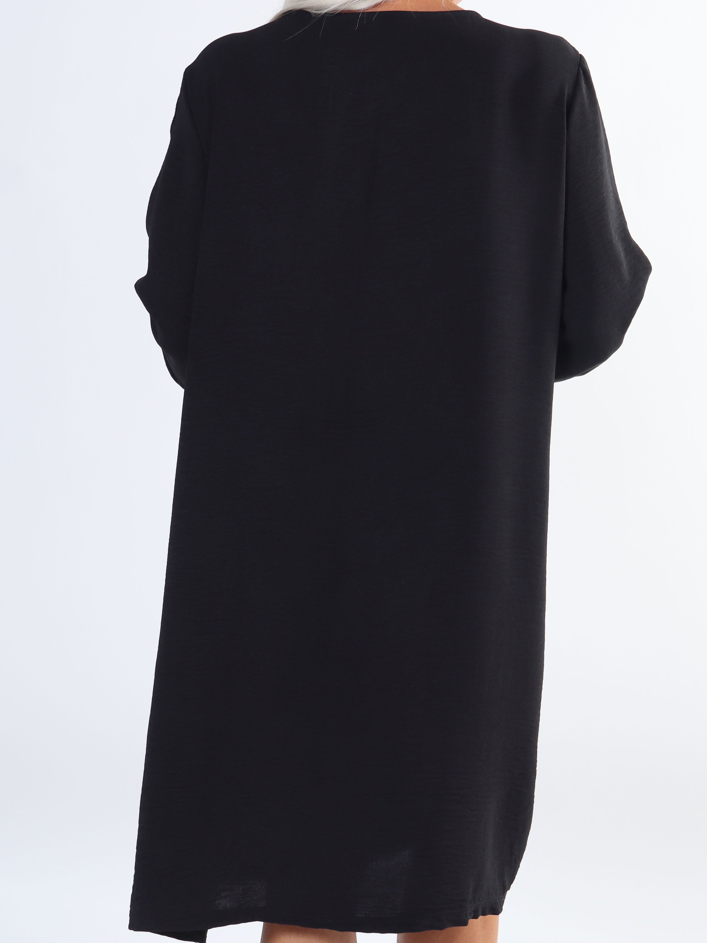 Nicola Dress - Sød plus size kjole med flæser og knapper